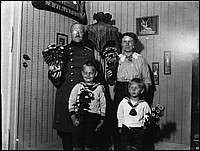 Carl u Claire mit Kindern Heinz u Hans (re) Rose Berlin 1910 Wilhelmsaue 3 I.jpg